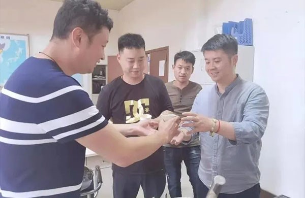 为群众办实事，把清凉送到生产一线